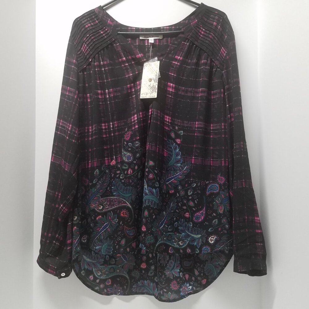 Black Rainn V-Neck Tunic Blouse w/ Roll Tab Sleeves in Black